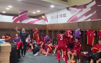 ĐT nữ Việt Nam hát vang bài hát “Như có Bác Hồ trong ngày vui đại thắng”
