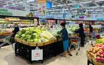 Giá xăng dầu tăng cao, siêu thị bật chế độ "kìm giá"