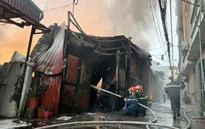 Hà Nội: Kịp thời ngăn chặn đám cháy từ dãy xưởng sản xuất tại quận Hoàng Mai