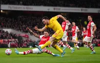 Ngoại hạng Anh | Đánh bại Arsenal, Liverpool áp sát ngôi đầu bảng