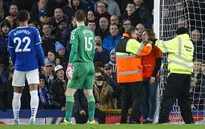 Nguyên nhân trận Everton - Newcastle bù giờ tới 14 phút