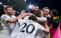 Leeds United lội ngược dòng khó tin trước Wolverhampton