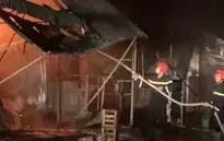 Cháy lớn tại Trung tâm thương mại thị trấn Cái Dầu