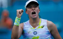 Thắng chóng vánh Coco Gauff, Iga Swiatek vào tứ kết Miami mở rộng