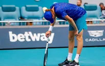 Jannik Sinner bỏ cuộc trong cuộc tranh tài với Francisco Cerundolo
