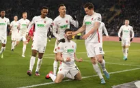 Bundesliga | Augsburg giành chiến thắng kịch tính trước Bielefeld