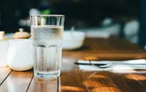 Lợi ích của nước uống và uống bao nhiêu là đủ?