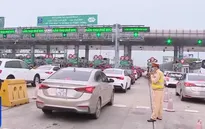 Người dân tấp nập trở lại thành phố sau kỳ nghỉ Lễ Giỗ Tổ Hùng Vương