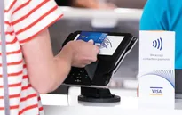 Thay đổi thói quen thanh toán không tiền mặt từ người trẻ