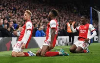 Đá bù Ngoại hạng Anh | Arsenal bất ngờ đánh bại Chelsea, Man City đòi lại ngôi đầu