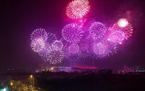 Bắn pháo hoa trong Lễ khai mạc SEA Games 31 tại sân vận động Mỹ Đình