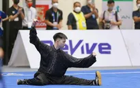 VĐV wushu Nguyễn Văn Phương gặp chấn thương khi đang thi đấu