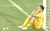 Sao Thái Lan dựa cột, ôm mặt khóc như mưa trong ngày U23 Việt Nam đăng quang tại SEA Games 31