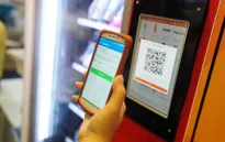 Quét mã QR - “Thói quen tiết kiệm” thời bão giá