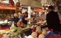Áp lực lạm phát đè nặng lên người dân Italy