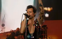 Album mới của Harry Styles phá vỡ kỉ lục của Taylor Swift