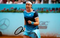 Hạ Belinda Bencic, Ons Jabeur vào tứ kết Madrid mở rộng