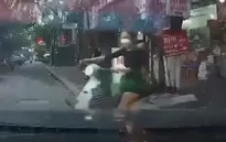 Công an điều tra vụ nữ tài xế bị 2 người đàn ông hành hung sau va chạm giao thông