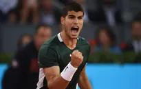 Madrid mở rộng | Carlos Alcaraz ngược dòng ngoạn mục trước Novak Djokovic