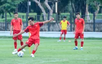 U19 Việt Nam rèn bài tấn công trong buổi tập thứ hai tại Indonesia