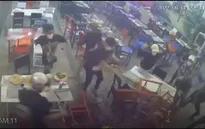 Nhóm côn đồ dùng hung khí chém người thương tích trong quán nhậu