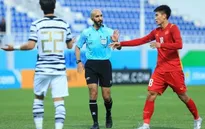 Trọng tài phạt nhầm cầu thủ U23 Hàn Quốc