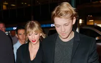 Taylor Swift đã đính hôn!