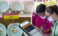 Nhộn nhịp chợ phiên không tiền mặt dành cho công nhân