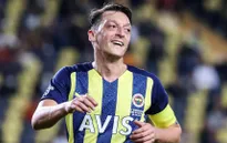 Mesut Ozil rơi vào cảnh... thất nghiệp