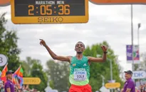 Tamirat Tola giành HCV marathon điền kinh VĐTG