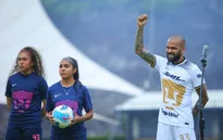 Dani Alves ra mắt đội bóng mới Pumas trong sự chào đón nồng nhiệt của CĐV