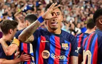 Raphinha lập siêu phẩm, Barca thắng tối thiểu Real Madrid