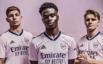 Arsenal ra mắt áo đấu màu hồng phấn