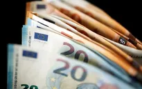Đồng Euro rơi xuống mức thấp nhất trong 20 năm