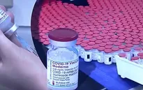 Anh cấp phép vaccine ngừa COVID-19 và biến thể