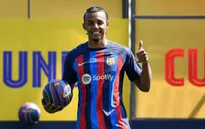 Jules Kounde chính thức ra mắt tại Barcelona