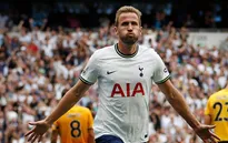 Harry Kane phá kỷ lục khủng, Tottenham tạm chiếm ngôi đầu