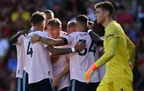 Arsenal chiếm ngôi đầu Ngoại hạng Anh