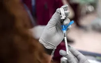 Mỹ chuẩn bị đợt tiêm chủng vaccine COVID-19 ngừa các biến chủng mới