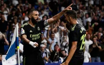 Benzema bùng nổ, Real Madrid trở lại ngôi đầu La Liga