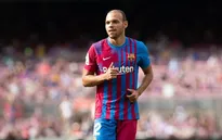 2 cầu thủ Barcelona bị ép rời đội bóng