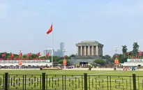 Phố phường Hà Nội rực rỡ cờ hoa chào đón Tết độc lập