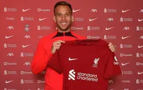 Liverpool bổ sung hàng tiền vệ, Willian khoác áo Fulham