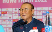 HLV Park Hang-seo chia sẻ chuyện cầu thủ trẻ lên tuyển, tiết lộ Quang Hải có thể về đá AFF Cup