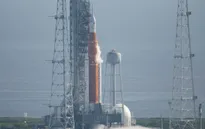 NASA tiếp tục hoãn phóng tàu thăm dò mặt trăng Artemis do rò rỉ nhiên liệu
