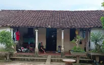 Xót xa số phận người nông dân nghèo không có khả năng đưa con đi chữa bệnh