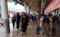 Bà con Việt kiều về quê đón Tết Quý Mão 2023