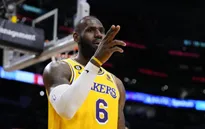 LeBron James tiến gần tới kỷ lục ghi điểm của Kareem Abdul-Jabbar