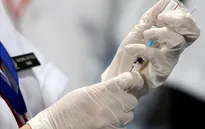 Mỹ: FDA đề xuất chuyển sang tiêm vaccine COVID-19 hàng năm
