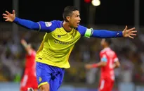 Ronaldo lập poker, chạm cột mốc vĩ đại